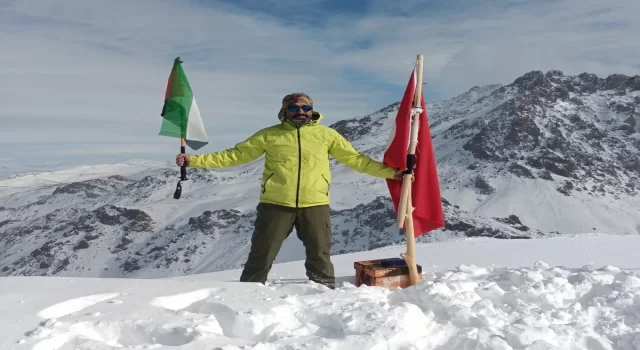 Van’da dağcılar, hayatını kaybeden Filistinliler anısına Kevenli Dağı’na tırmandı