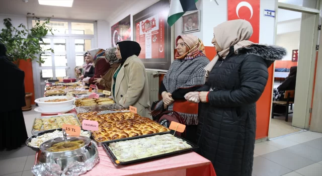 Van’da minik öğrenciler Gazze için kumbaralarındaki parayı bağışladı