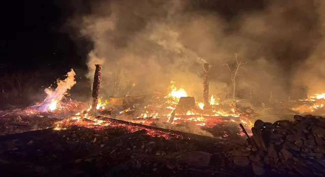 Sinop’ta 5 evin zarar gördüğü yangında 2 kişi öldü