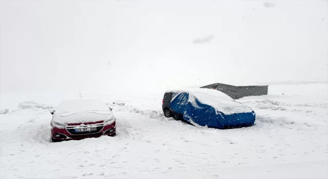 Tunceli ve Erzincan’da kar yağışı etkili oluyor
