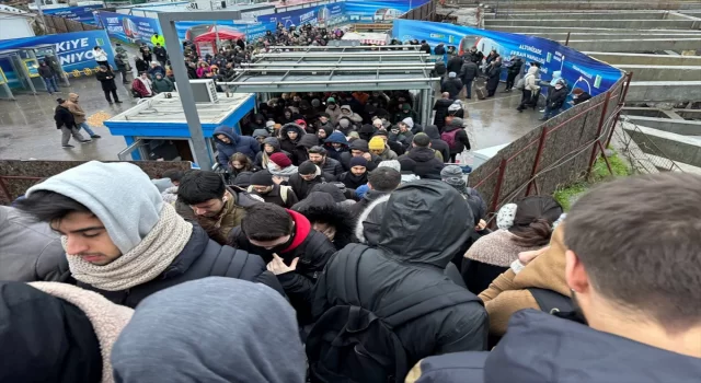 İstanbul’da yağışlı havanın etkisiyle ulaşımda aksamalar yaşanıyor