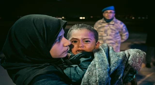 Gazzeli hasta ve refakatçilerini taşıyan iki askeri uçak Ankara’ya indi