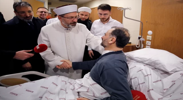 Diyanet İşleri Başkanı Erbaş, bıçaklı saldırıda yaralanan Fatih Camisi imamı Galip Usta’yı ziyaret etti