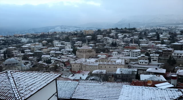 Safranbolu’nun tarihi yapıları karla kaplandı