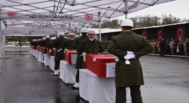 PençeKilit Harekatı bölgesinde şehit olan 9 asker için Şırnak’ta merasim yapıldı