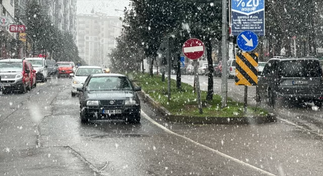 Karadeniz’de kar sebebiyle 343 yerleşim yerine ulaşım sağlanamıyor