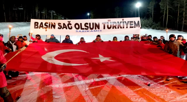 Sarıkamış’ta şehitler için ”meşaleli saygı kayağı”