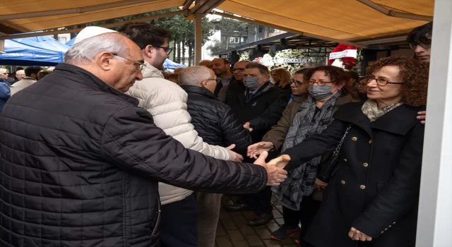 Atatürk fotoğrafları koleksiyonuyla tanınan yazar Benazus İzmir’de son yolculuğuna uğurlandı