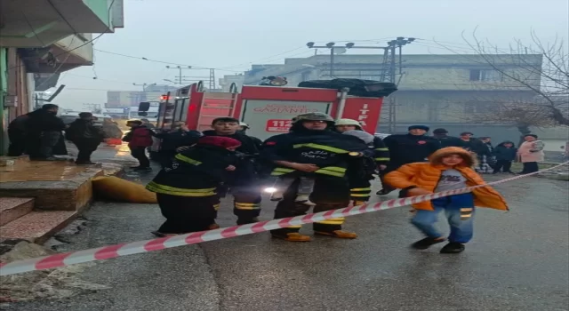 Gaziantep’te yangın çıkan binada mahsur kalan 5 kişi kurtarıldı