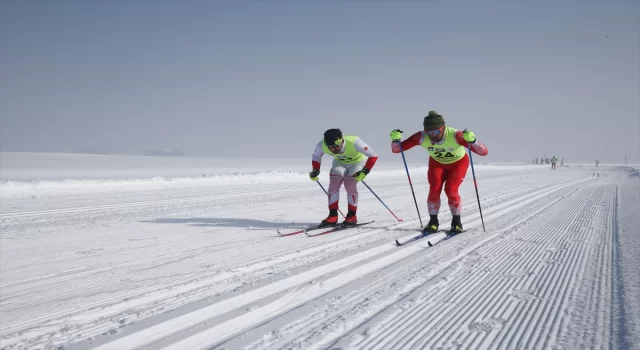 Yüksekova kristal kar örtüsüyle ”kayak sporunun parlayan yıldızı” oldu