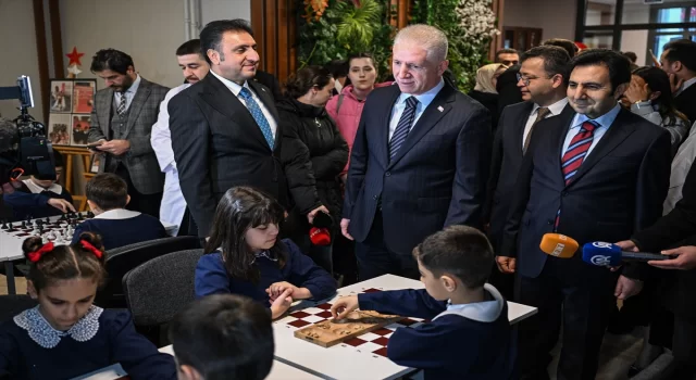 İstanbul’daki okullarda karne heyecanı yaşandı