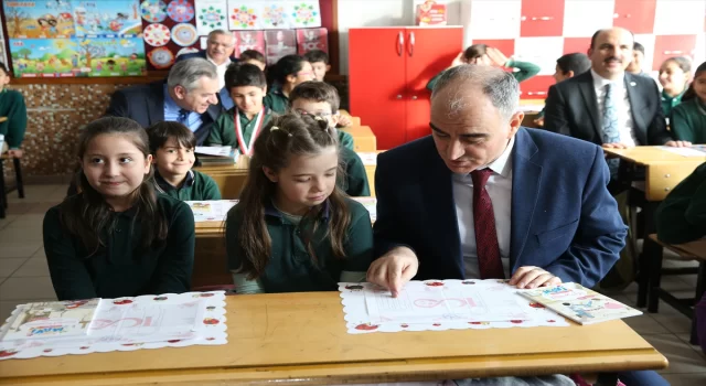 Konya ve çevre illerde öğrenciler karnelerini aldı