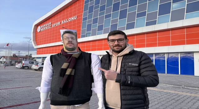 Burdur’da maça çıkamayan basketbol antrenörü yerine cansız mankenini gönderdi