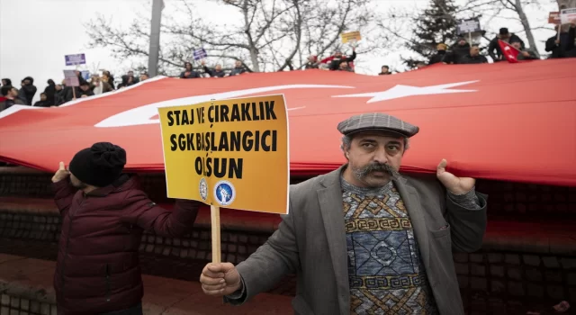 Staj ve Çıraklık Sigortası Mağdurları Federasyonu üyeleri Başkentte eylem yaptı 