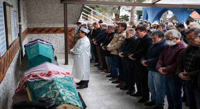 İzmir’de öldürülen 3 yaşındaki kız çocuğu ile anneannesi son yolculuklarına uğurlandı