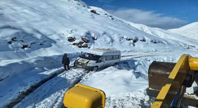 SiirtŞırnak kara yolu kar sebebiyle ulaşıma kapandı