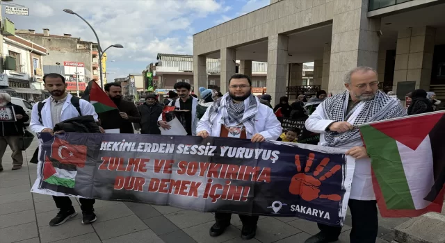 Sakarya’da hekimler ve sağlık çalışanları Gazze için ”sessiz yürüyüş” yaptı