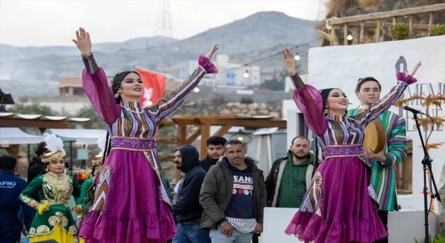 Suudi Arabistan’da düzenlenen festival, çarpıcı performanslara ev sahipliği yaptı