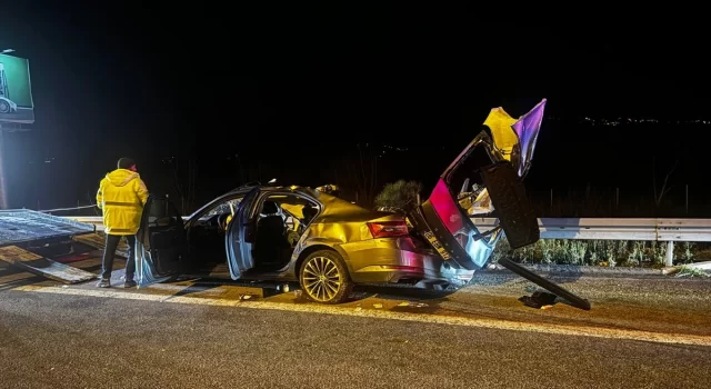 Sakarya’da trafik kazasında 3 koruma polisinden biri hayatını kaybetti, ikisi yaralandı