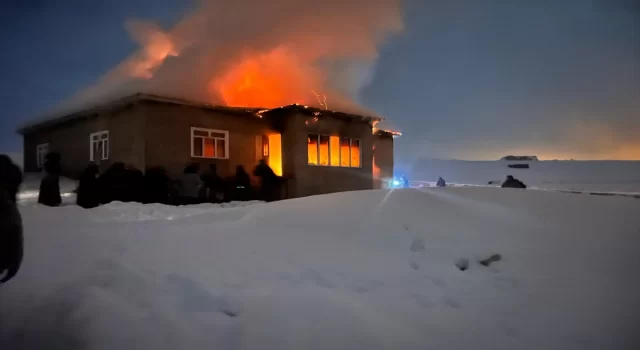 Van’da bir evde çıkan yangında 6 aylık bebek öldü