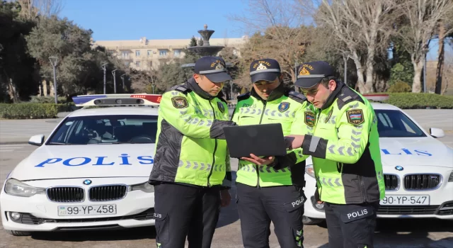 Azerbaycanlı trafik polisleri, AA’nın ”Yılın Kareleri”ne oy verdi