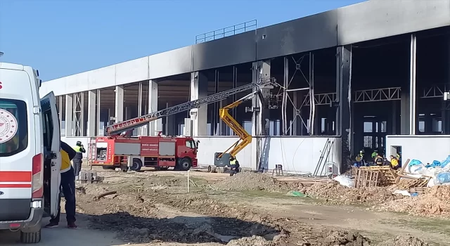 Manisa’da fabrika inşaatında yanan malzemenin üzerine düşen 2 işçi öldü