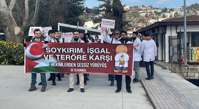 İstanbul’da hekimler Gazze için ”sessiz yürüyüş” düzenledi