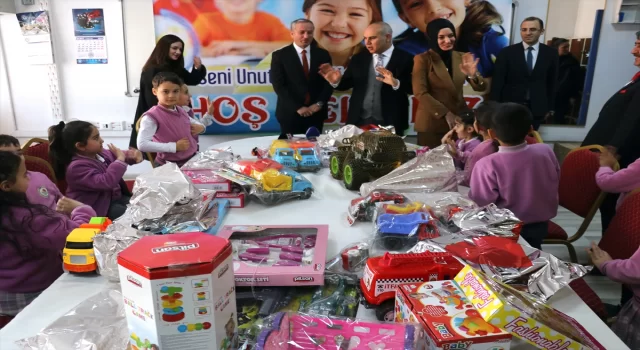 Ağrı’daki öğrenciler depremzede çocuklara oyuncak gönderdi