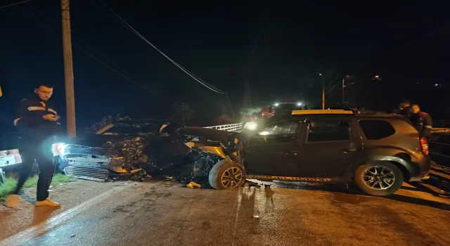 Adana’da 2 otomobilin çarpıştığı kazada 2 kişi yaralandı