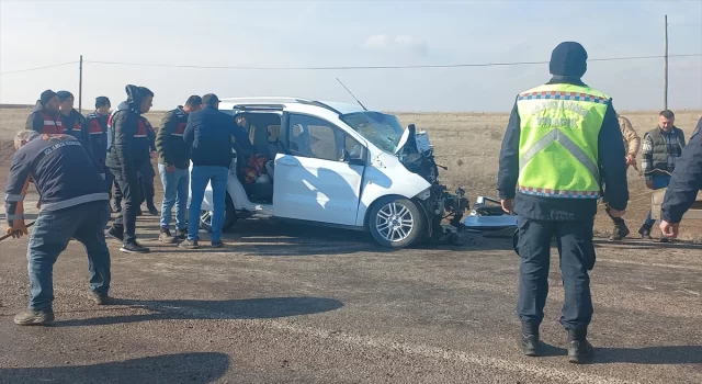 Sivas’ta iki hafif ticari araç çarpıştı, 1 kişi öldü, 1 kişi yaralandı