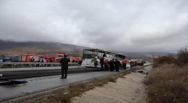 Çorum’da yolcu otobüsü kamyona çarptı, 2 kişi öldü, 5 kişi yaralandı