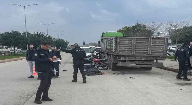 Adana’da park halindeki tıra çarpan motosiklet sürücüsü hayatını kaybetti