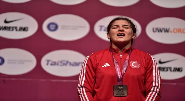 Avrupa şampiyonu güreşçi Nesrin Baş, İstiklal Marşı hayalini gerçekleştirdi: