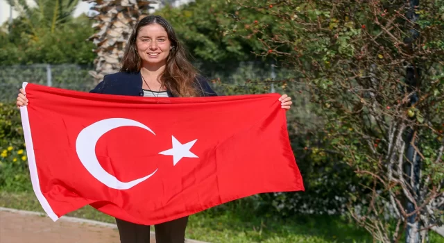 ”İlklerin yüzücüsü” Bengisu’nun ”7 Okyanus” hedefine 3 adım kaldı