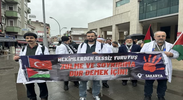 Sakarya’da hekimler ve sağlık çalışanları Gazze için ”sessiz” yürüyüşlerini sürdürdü