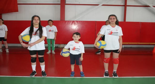 ”Fabrika”da yetişen voleybolcuların hedefi milli takım