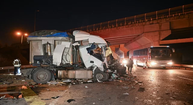 Ankara’da 4 tırın karıştığı zincirleme kazada 1 kişi yaralandı