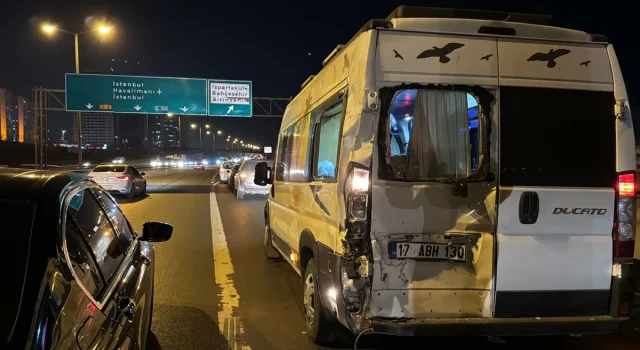 Avcılar’da minibüsle çarpışan panelvanın sürücüsü yaralandı 