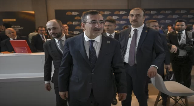 Cumhurbaşkanı Yardımcısı Yılmaz, Antalya Diplomasi Forumu’nda AA standını ziyaret etti