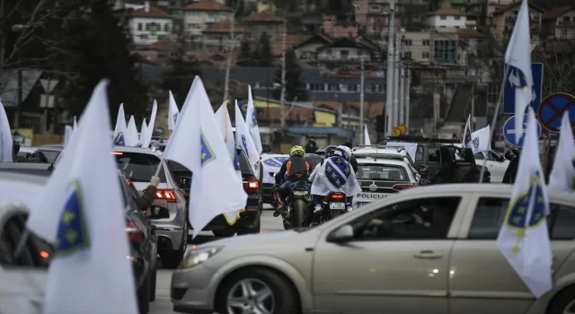 Bosna Hersek’te Bağımsızlık Günü’nde altın zambaklı bayraklarla araç konvoyu yapıldı