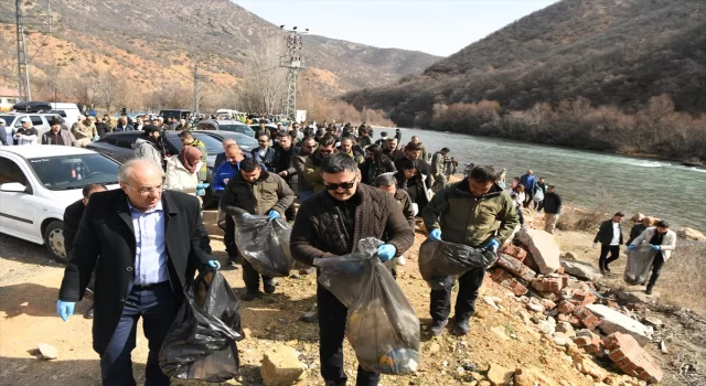 Munzur Vadisi’nde 400 şahsın katılımıyla çevre temizliği yapıldı