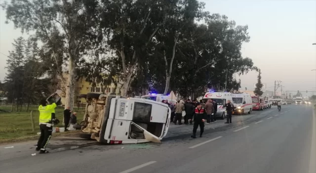 Mersin’de kamyonet ile çarpışan minibüsteki 6 tarım işçisi yaralandı