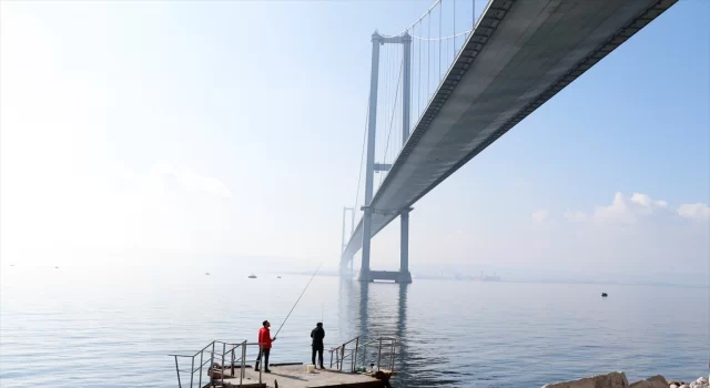 Osmangazi Köprüsü’nün altı olta balıkçılarının uğrak yeri oldu