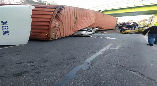 Bakırköy’de üzerine tır devrilen otomobildeki 4 kişi yaşamını yitirdi