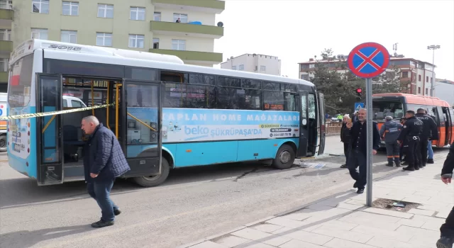 Erzurum’da halk otobüsü, minibüs ve otomobilin karıştığı kazada 14 kişi yaralandı