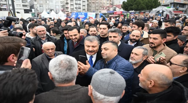 Sağlık Bakanı Koca, Bağcılar’da ziyaretlerde bulundu: