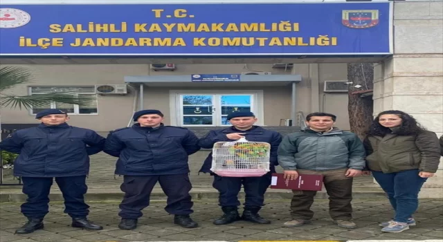 Manisa’da satışı yasak papağan ticareti yapan kişiye 112 bin lira ceza kesildi