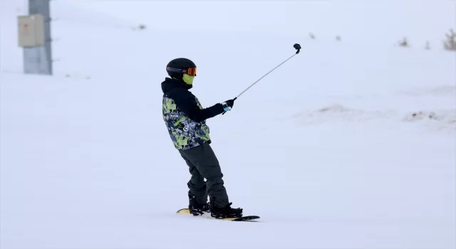 Kayakseverler Erciyes’te ”taze karın” keyfini çıkarıyor