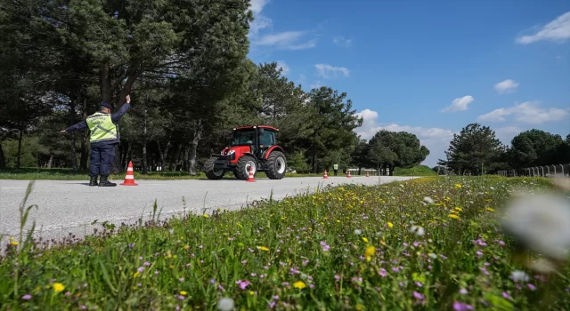 Bursa’da jandarma personeli tarım araçlarının güvenli kullanımını öğreniyor