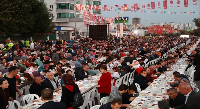 AK Parti Sözcüsü Ömer Çelik, Adana’da iftar programına katıldı: